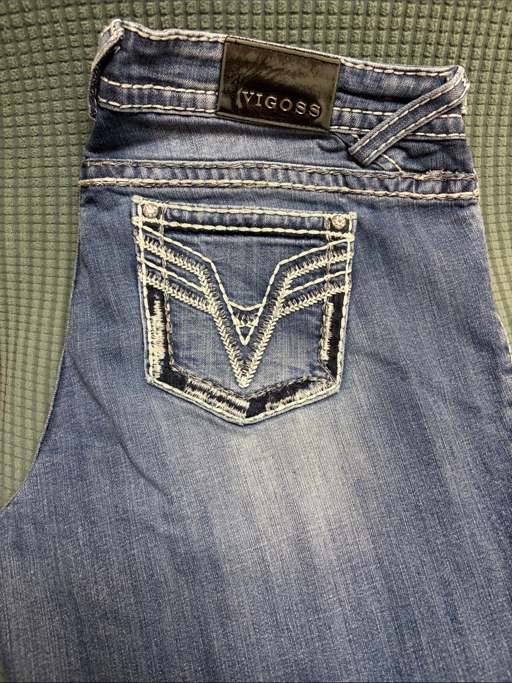 Vigoss Women’s Light Blue Capris with Embroidered Back Pockets